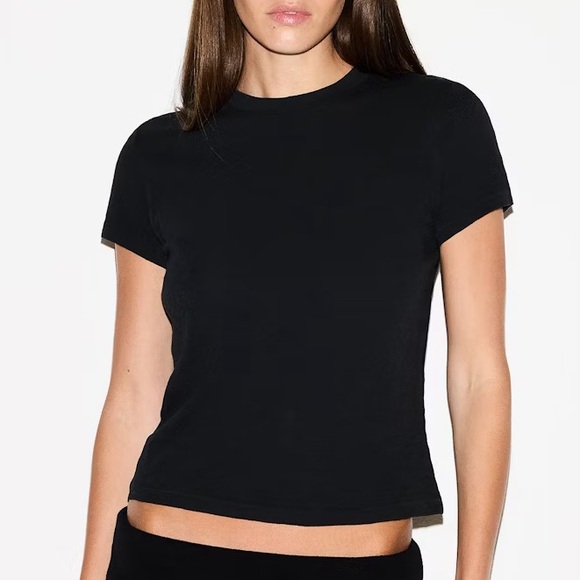 Aritzia Denim Forum Black Tee - Picture 1 of 1
